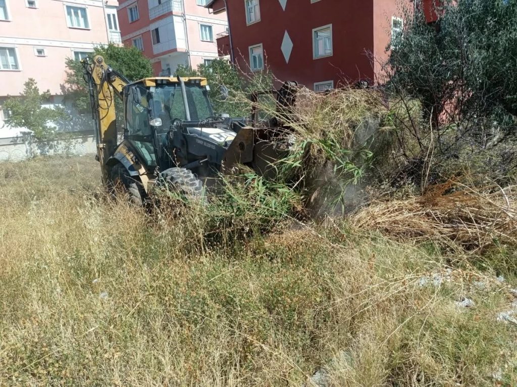 Belediyeden mahallelerde çevre temizliği