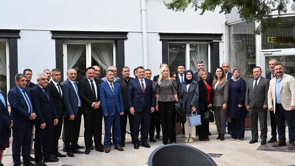 Yaşar, okul müdürleriyle istişarelerini sürdürüyor
