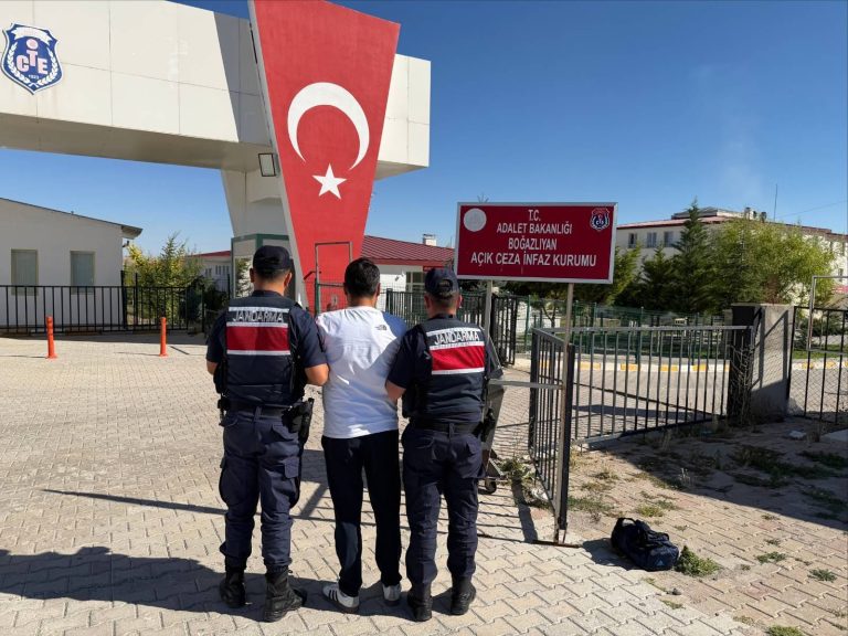 Aranan şahıs jandarma denetiminde yakalandı