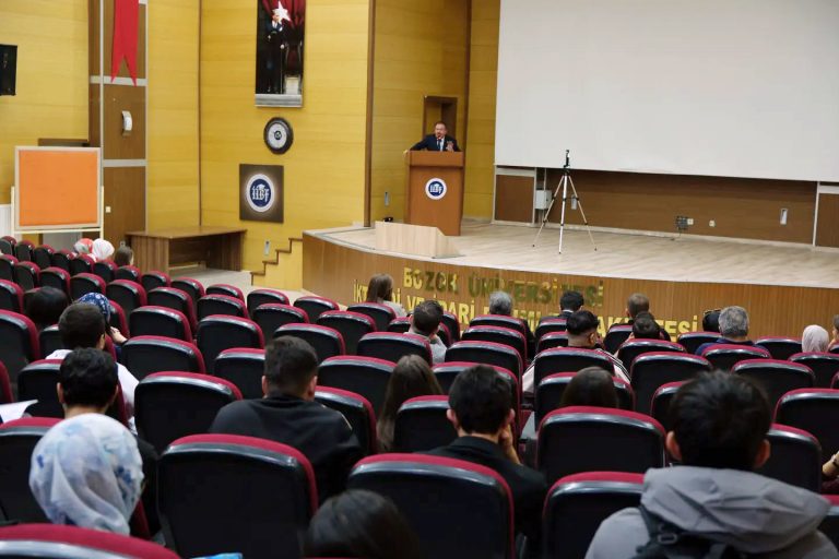 Kandemir’den gençlere kariyer desteği