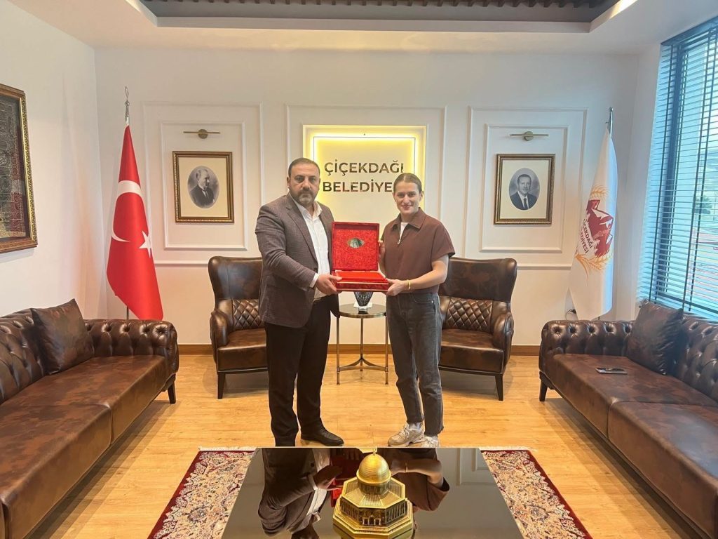 Olimpiyat Madalyalı boksör Çiçekdağı’nda