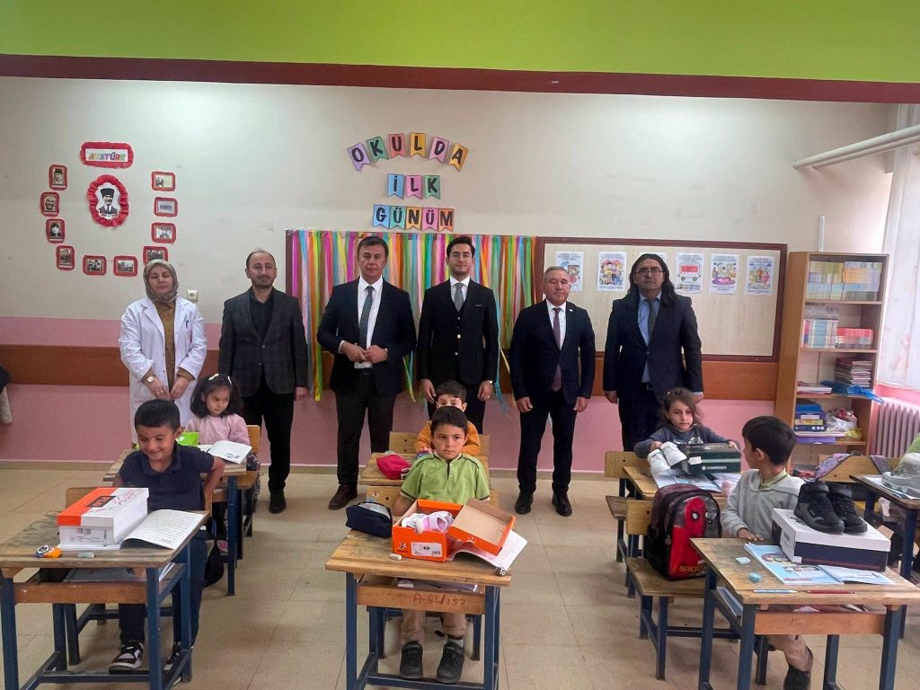 Öğrencilere 1.249 çift ayakkabı dağıtıldı