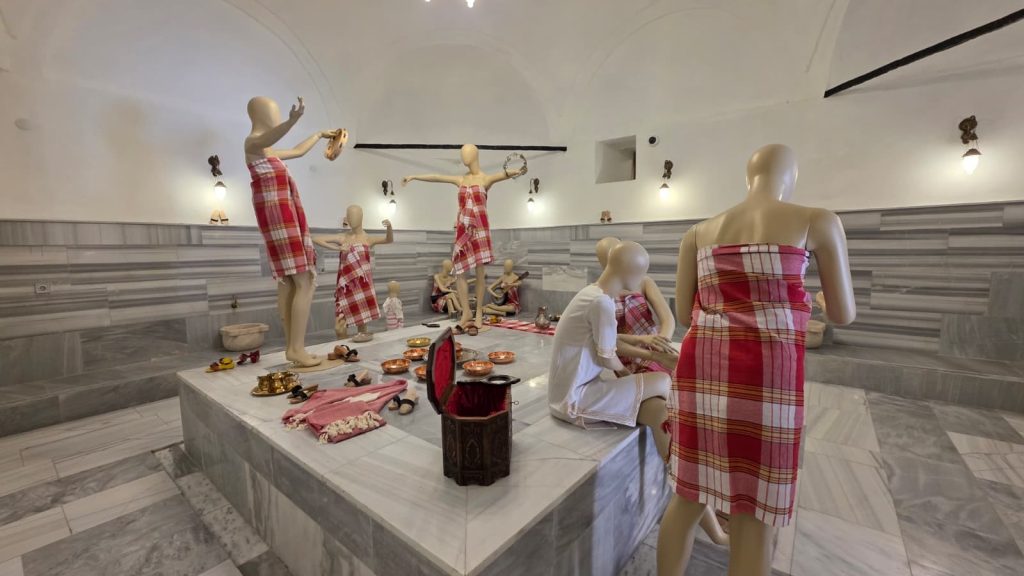 Çifte hamam tarihe kapı açtı