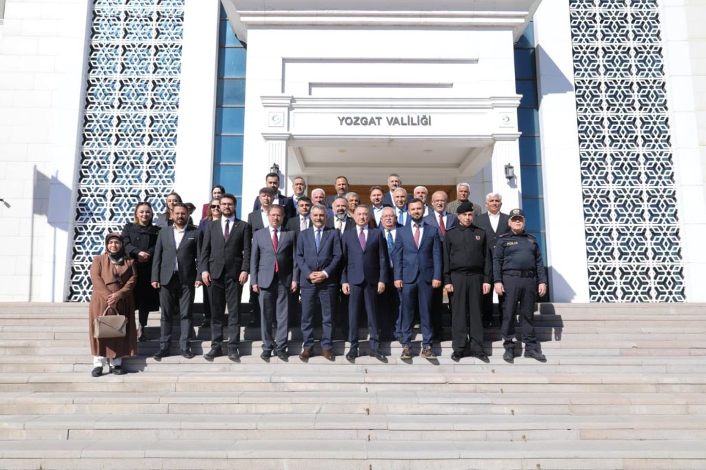Fuat Oktay memleketinde sahaya indi