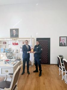 21 yıllık dosyanın çözümüne plaketli teşekkür