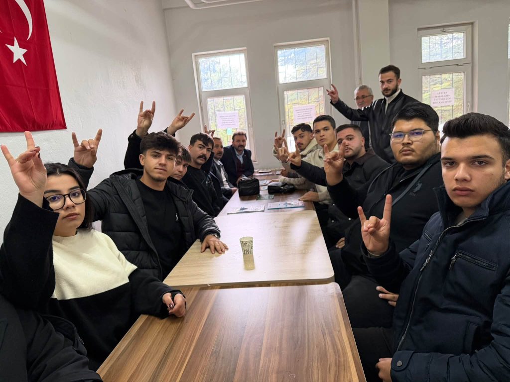 Üniversitede gençlik buluşması