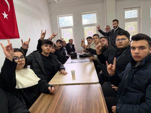 Üniversitede gençlik buluşması