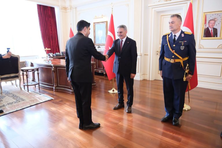Vali Özkan tebrikleri kabul etti