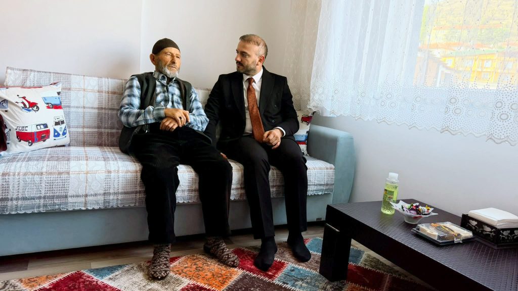 Alp’ten vefa ziyaretleri